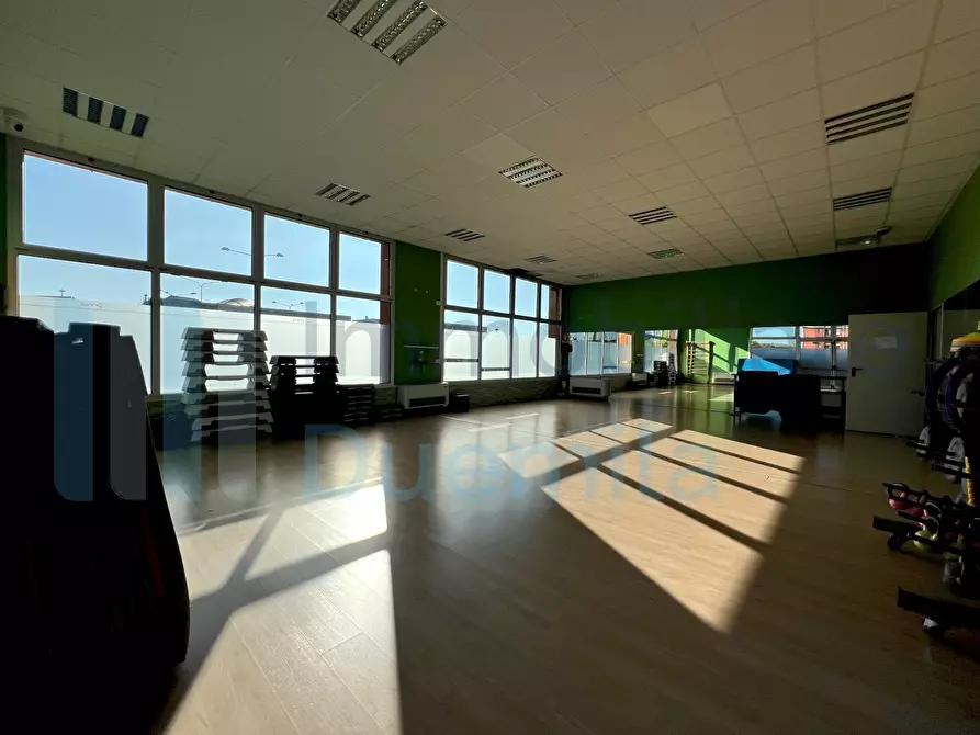 Immagine 12 di Locale commerciale in affitto  a Sant'agata Bolognese