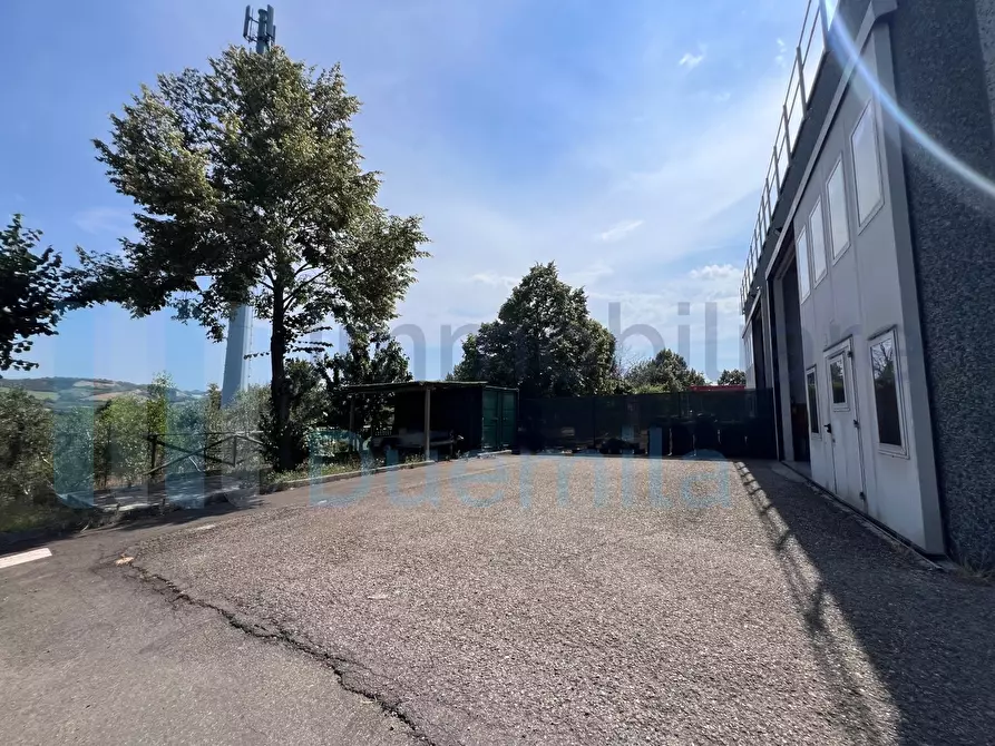 Immagine 21 di Attività artigianale in vendita  a Imola