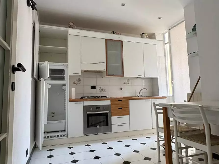 Immagine 4 di Quadrilocale in vendita  in Via Giacomo Leopardi a Savona