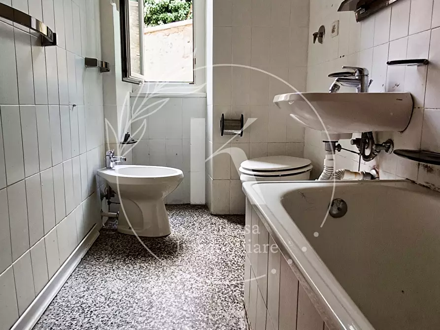 Immagine 8 di Pentalocale in vendita  in Via Santorre di Santarosa 3 a Savona