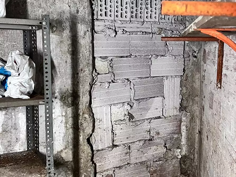 Immagine 6 di Magazzino in vendita  in Via Tommaso Belloro a Savona