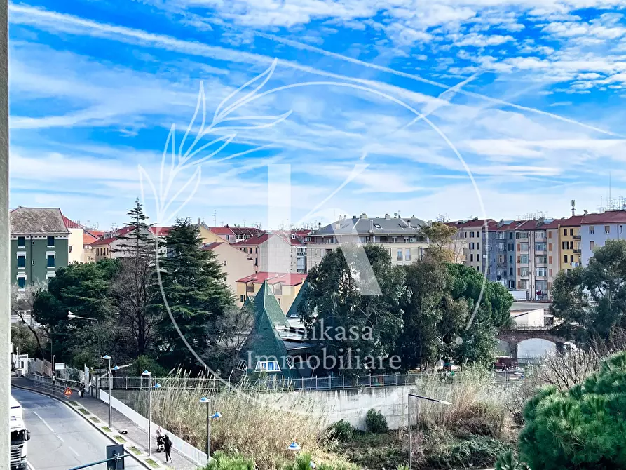 Immagine 1 di Pentalocale in vendita  in Corso Viglienzoni 6 a Savona