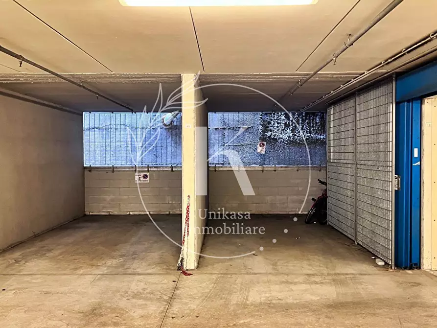 Immagine 3 di Garage in vendita  in Piazza Guido Rossa 1r a Savona