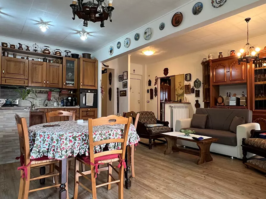 Immagine 10 di Pentalocale in vendita  a Urbe