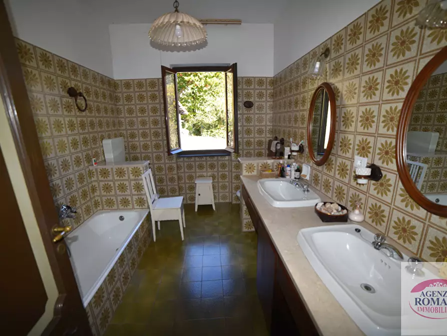 Immagine 35 di Villa in vendita  in Via Menacciano 1 a Pontinvrea