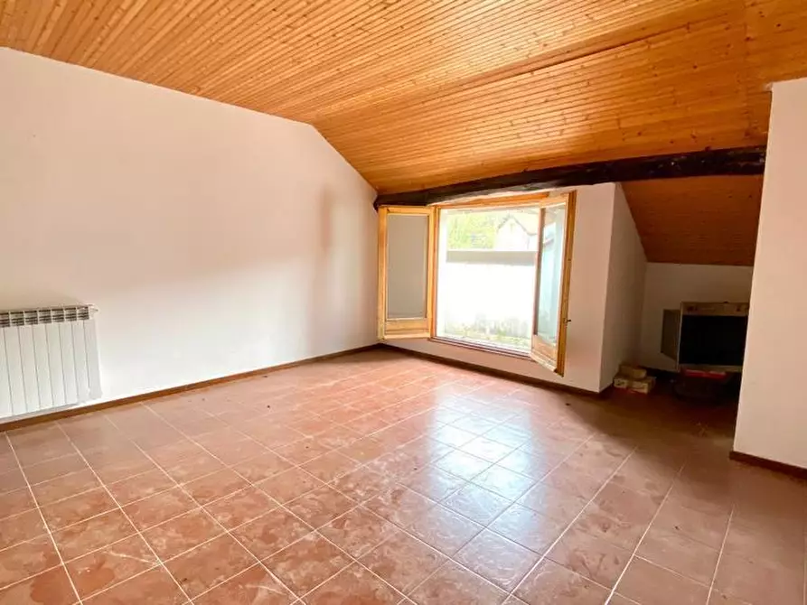 Immagine 6 di Bilocale in vendita  a Urbe