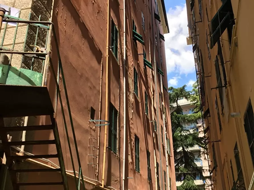 Immagine 5 di Magazzino in vendita  a Genova