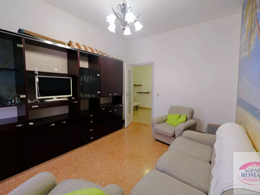 Immagine 9 di Trilocale in vendita  in Via Giuseppe Garibaldi 70 a Albisola Superiore