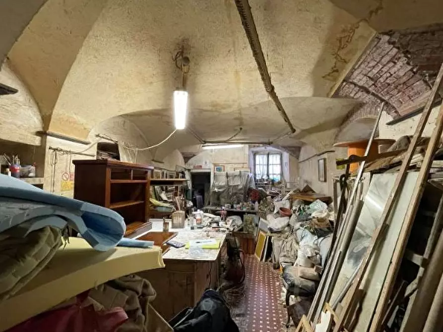 Immagine 5 di Locale commerciale in vendita  in Via Beata Chiara 12 R a Genova