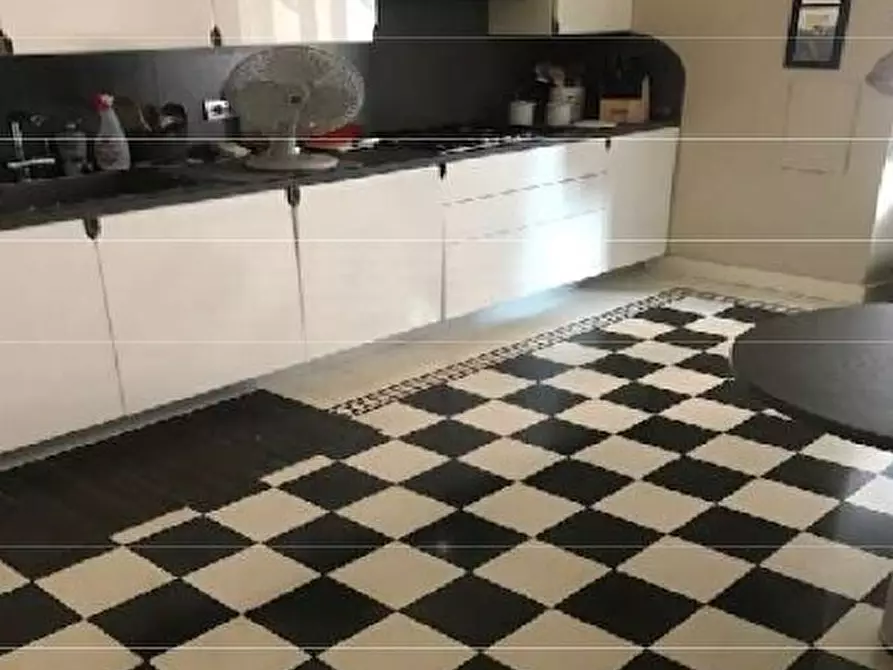 Immagine 6 di Pentalocale in vendita  in Via dei Mille 45 a La Spezia
