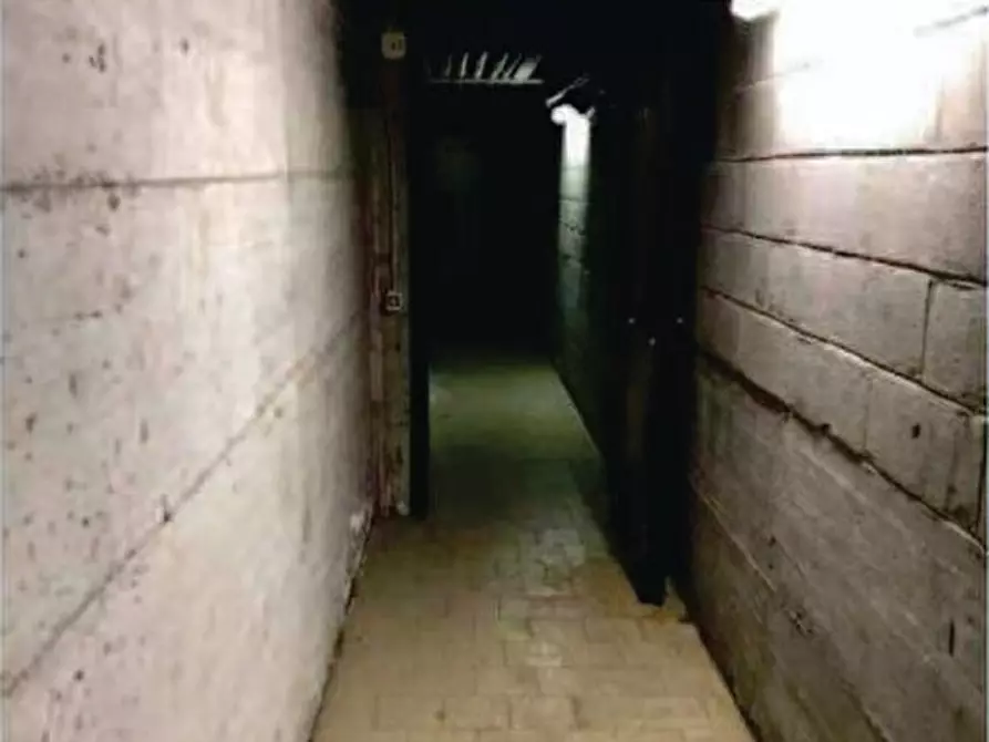 Immagine 1 di Magazzino in vendita  in Via alla Calata Marinetta 24 a Genova