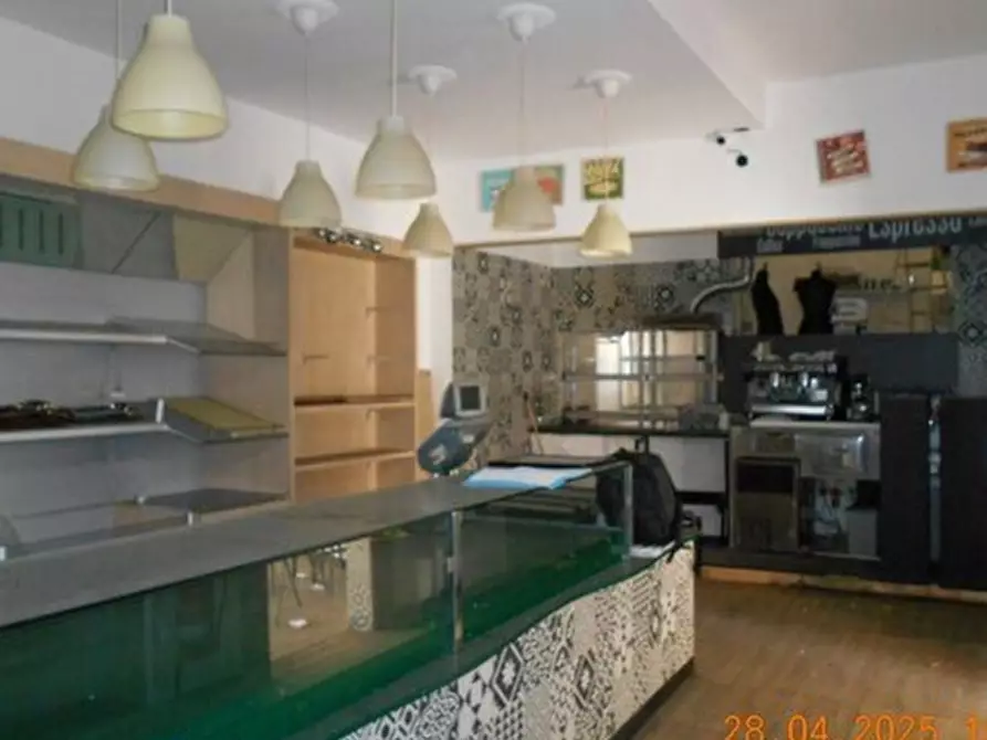 Immagine 3 di Locale commerciale in vendita  in Via Borgoratti 26 R a Genova