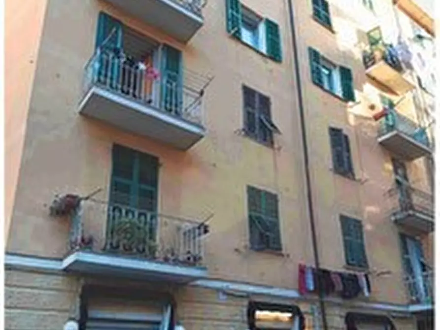 Immagine 1 di Pentalocale in vendita  in Piazza Errico Petrella 3 a Genova