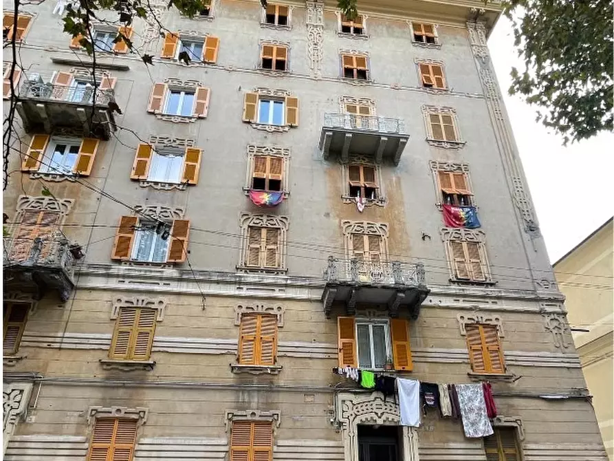 Immagine 1 di Pentalocale in vendita  in Via Lodovico Ariosto 1 a Genova