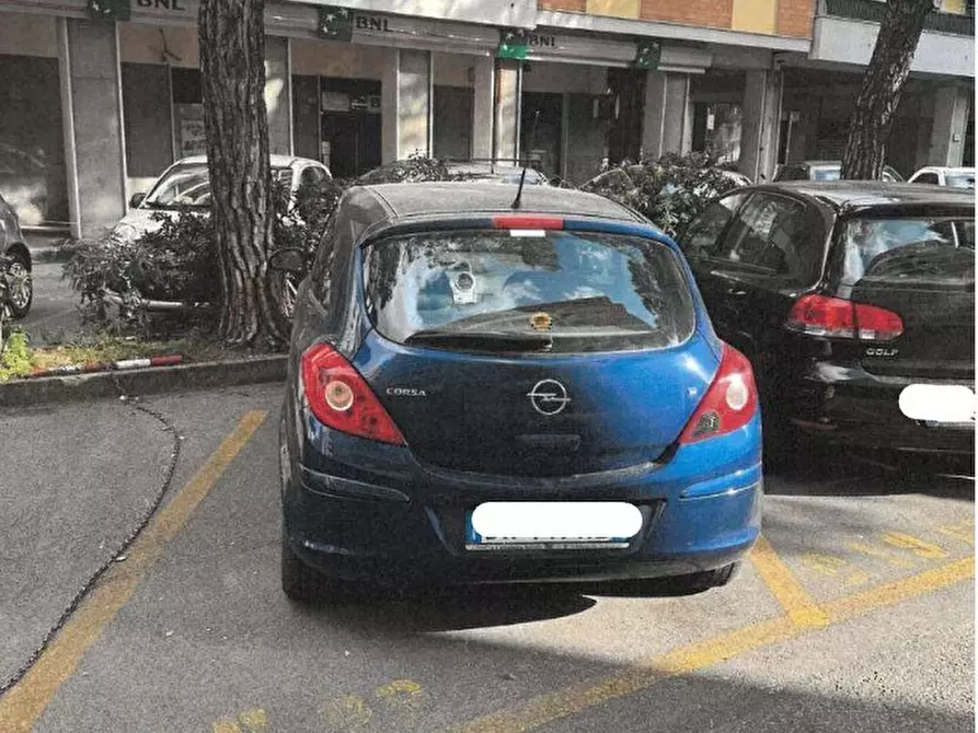 Immagine 1 di Garage in vendita  in Via Luigi Gherzi snc a Genova