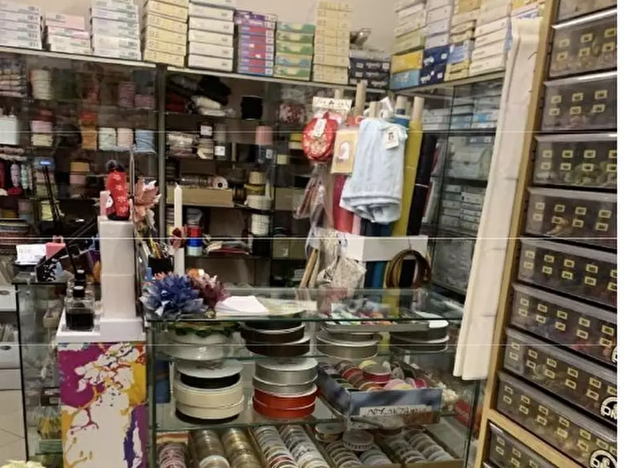 Immagine 5 di Locale commerciale in vendita  in Via Roma 7 a Valenza