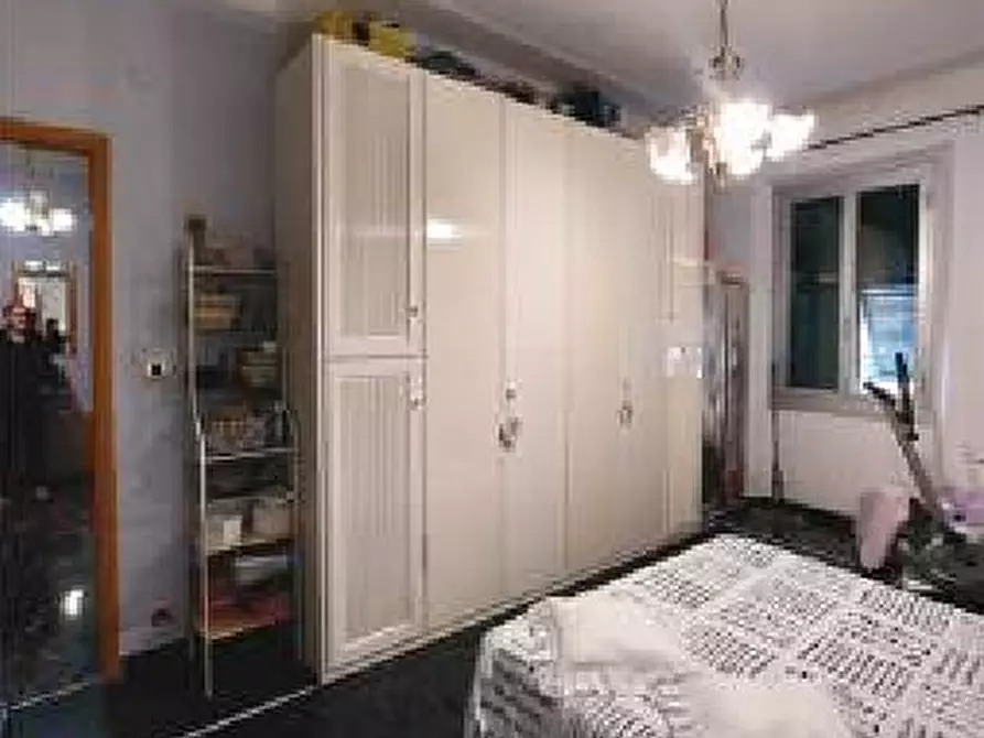 Immagine 5 di Pentalocale in vendita  in Via Sparta 34 a Genova