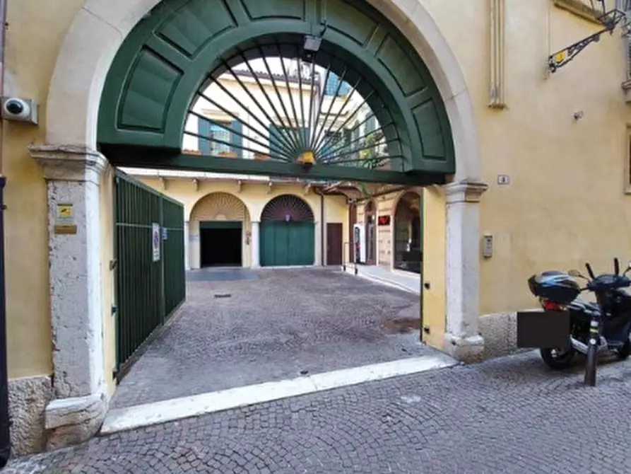 Immagine 1 di Pentalocale in vendita  in Vicolo Rensi 6 a Verona