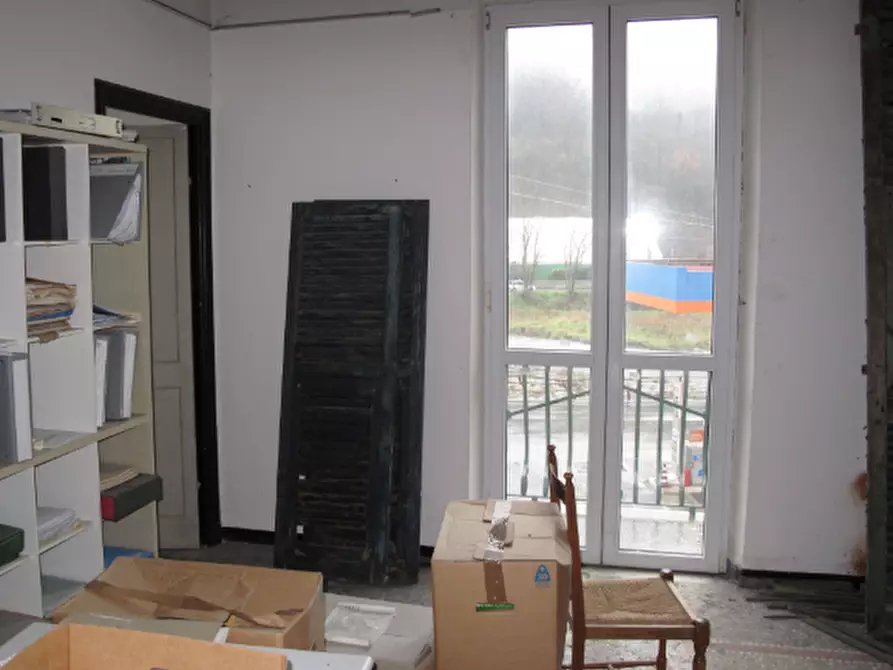 Immagine 4 di Pentalocale in vendita  in Via Fratelli Canepa 48A a Serra Riccò