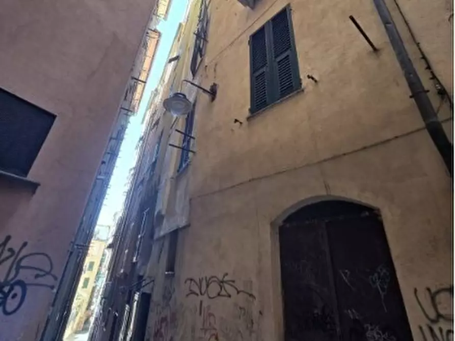 Immagine 3 di Magazzino in vendita  in Vico delle Carabaghe 36A/R a Genova