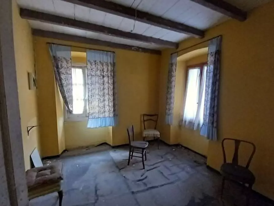 Immagine 1 di Pentalocale in vendita  in Via Fieschi 2 a Montoggio
