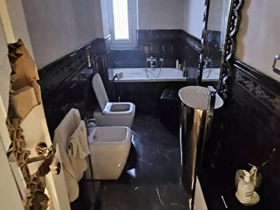 Immagine 5 di Pentalocale in vendita  in Via Persio Aulo Flacco 19 a La Spezia