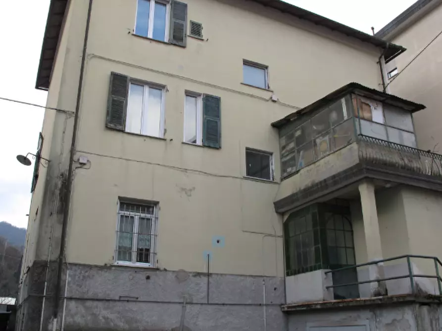 Immagine 7 di Pentalocale in vendita  in Via Fratelli Canepa 48A a Serra Riccò