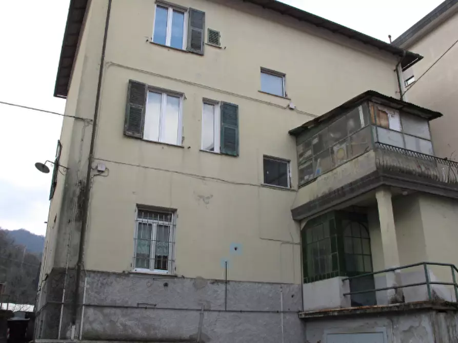 Immagine 3 di Pentalocale in vendita  in Via Fratelli Canepa 48B a Serra Riccò