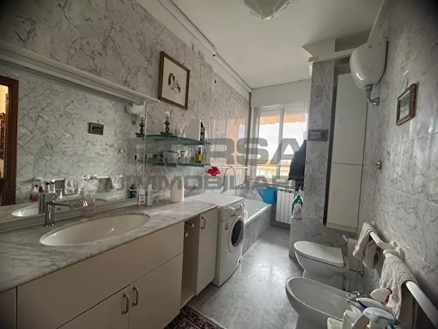 Immagine 14 di Appartamento in vendita  in Piazza Attias 48 a Livorno