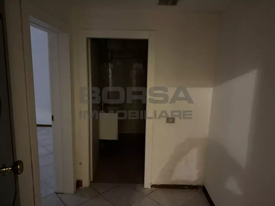 Immagine 12 di Bilocale in vendita  in Via Fagiuoli 6 a Livorno