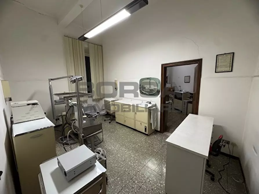 Immagine 13 di Ufficio in vendita  a Livorno