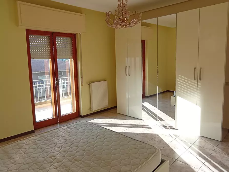 Immagine 12 di Pentalocale in affitto  a Ragusa