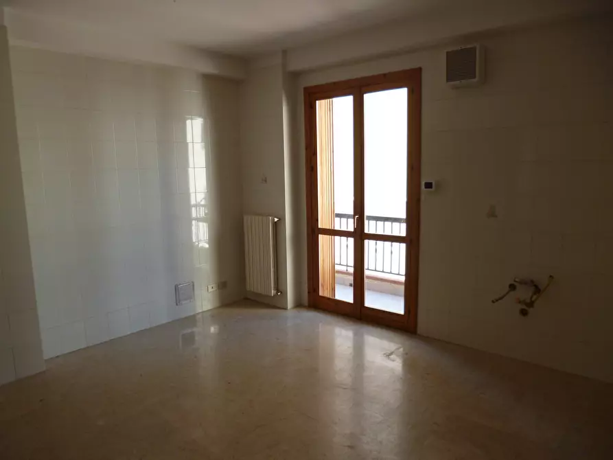 Immagine 12 di Pentalocale in vendita  a Ragusa