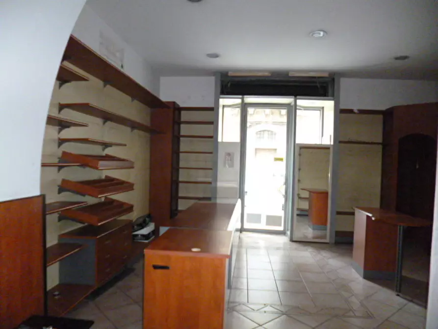 Immagine 2 di Locale commerciale in affitto  a Ragusa