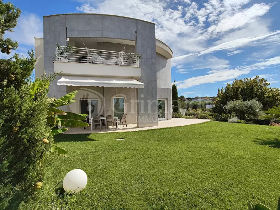 Immagine 58 di Villa in vendita  a Anzio