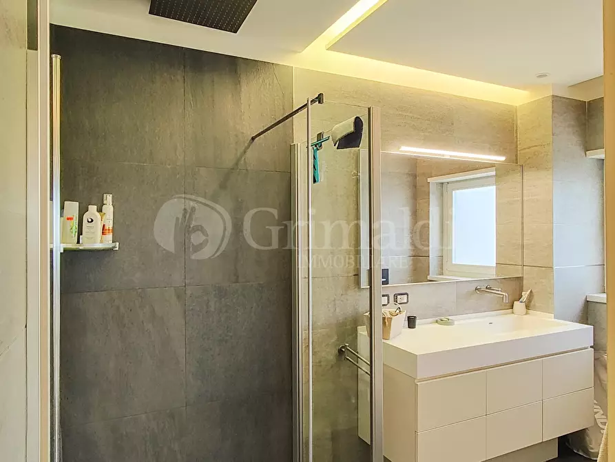 Immagine 42 di Villa in vendita  a Anzio