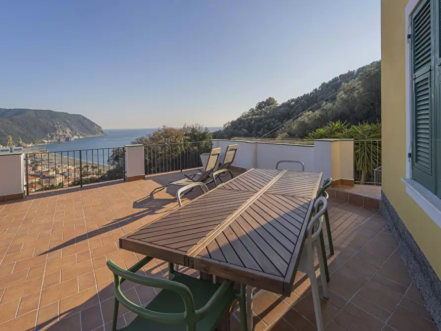 Immagine 28 di Appartamento in vendita  in Via Villa Ginestra 23 a Sestri Levante