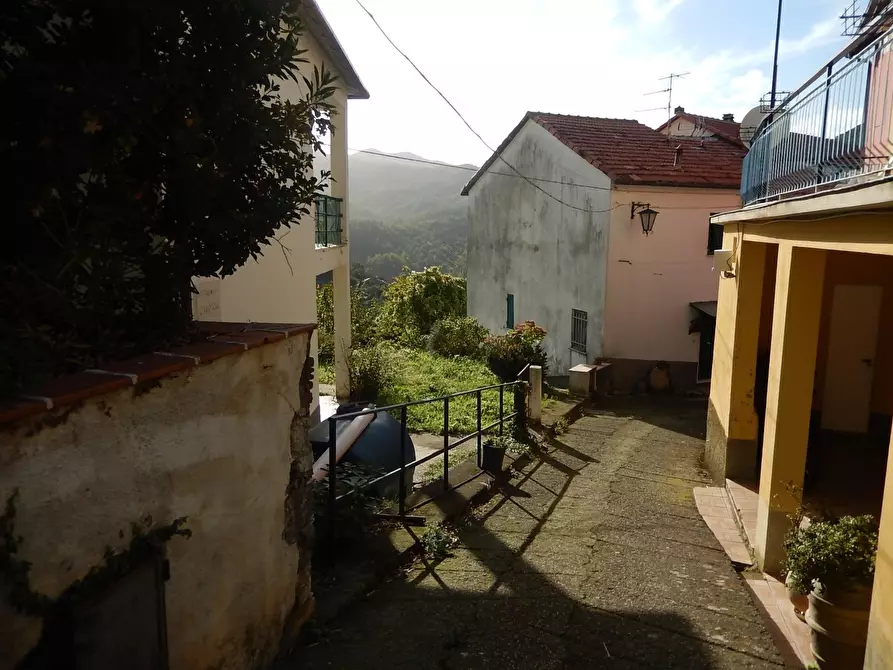 Immagine 3 di Trilocale in vendita  in Via Carotole 26 a Castiglione Chiavarese