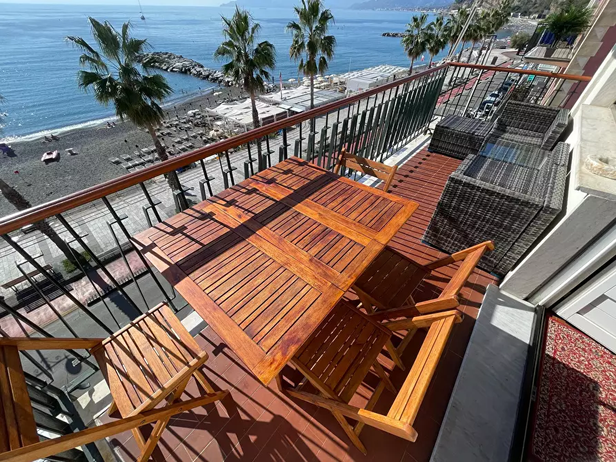 Immagine 27 di Appartamento in vendita  in Lungomare Giovanni Descalzo a Sestri Levante