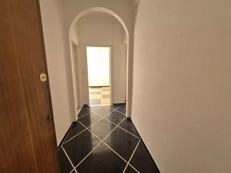 Immagine 9 di Bilocale in vendita  in Via Aurelia 16 a Sestri Levante