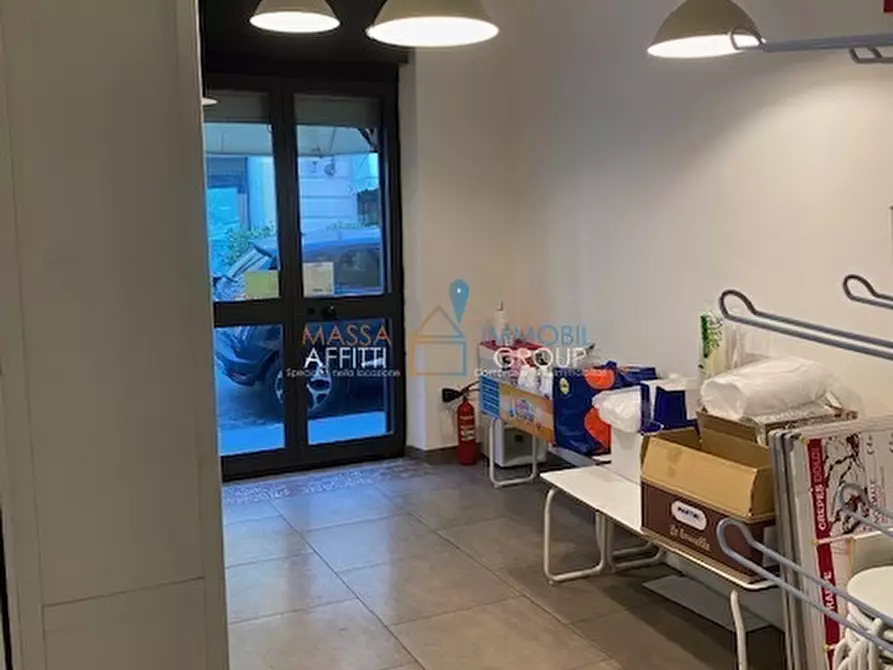 Immagine 8 di Locale commerciale in affitto  in Via Don Minzoni 1a a Carrara