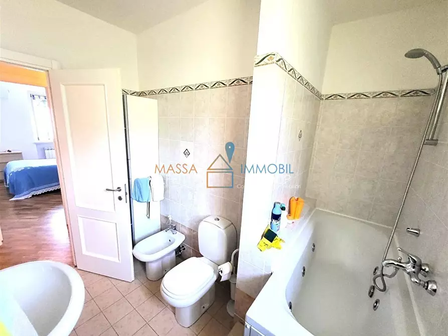 Immagine 13 di Porzione di casa in vendita  in Via Bottaccio a Montignoso