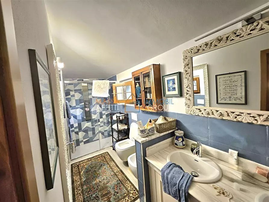 Immagine 17 di Villa in vendita  in Viale Stazione 104 a Massa