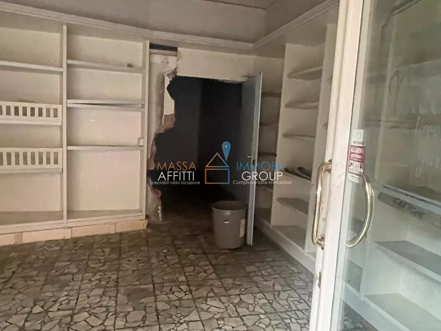 Immagine 3 di Locale commerciale in vendita  in Piazza Giordano Bruno 18 a Pietrasanta