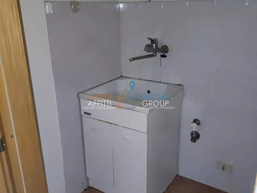 Immagine 9 di Quadrilocale in vendita  in Viale Eugenio Chiesa 6 a Massa