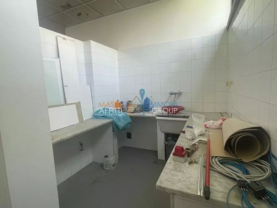 Immagine 8 di Ufficio in vendita  in Via Aurelia Ovest 177 a Massa