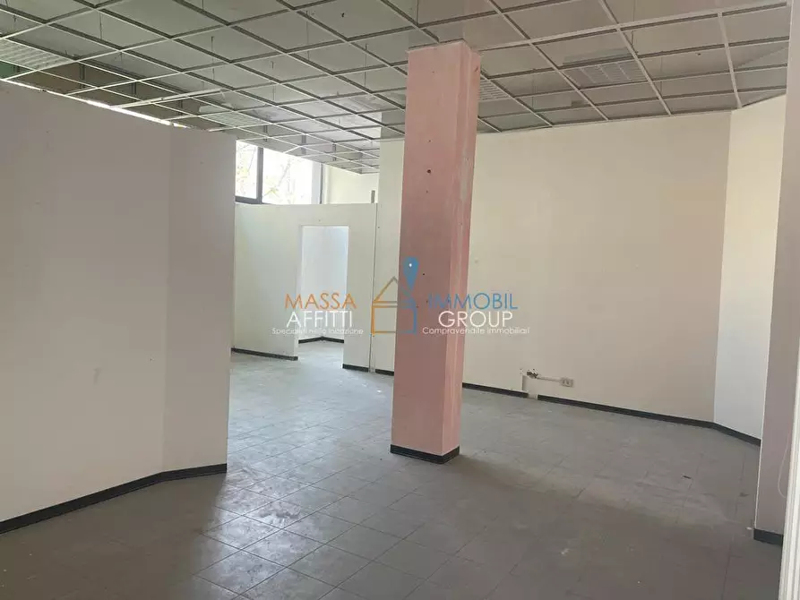 Immagine 13 di Ufficio in vendita  in Via Aurelia Ovest 177 a Massa