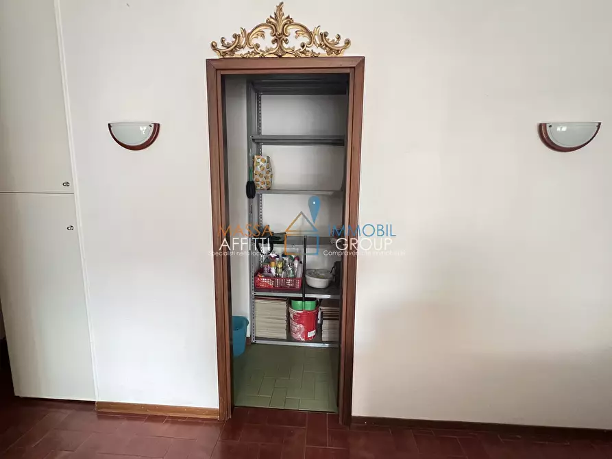 Immagine 15 di Quadrilocale in vendita  in Viale puccini 6 a Massa
