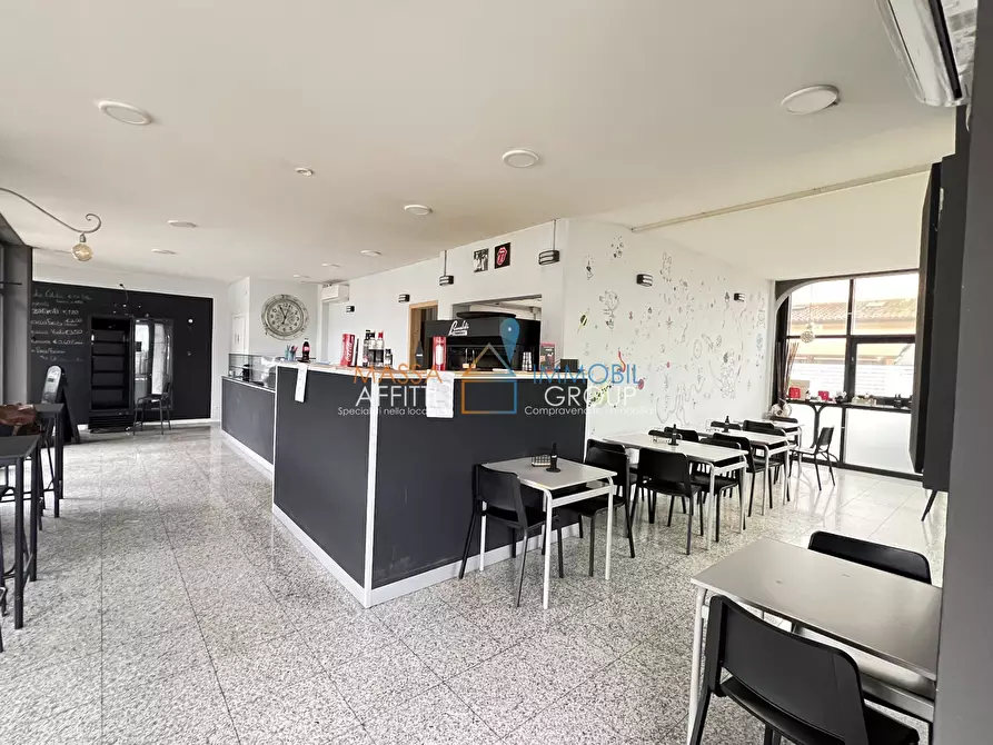 Immagine 1 di Pizzeria / Pub in vendita  in Via degli Oliveti 12 a Massa