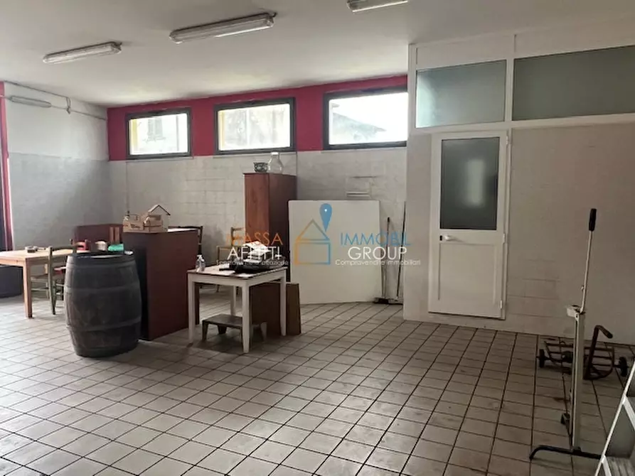 Immagine 8 di Locale commerciale in affitto  in Via del Papino 15 a Massa